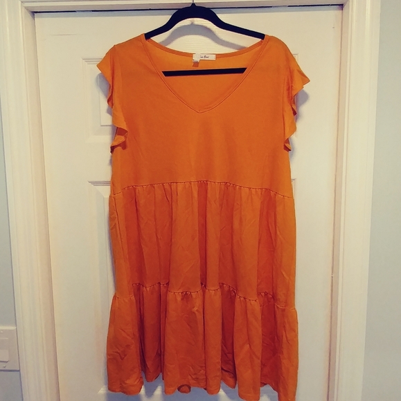 Tres Bien Dresses & Skirts - Beautiful dress.